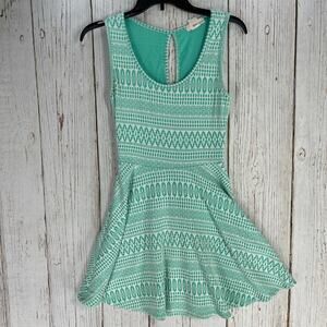 Banana Lemon Dress Women Size M Green White Sleeveless Scoop Neck Fit Flare